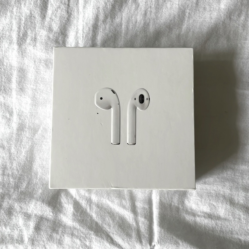 Apple Airpods 1st Generation -White